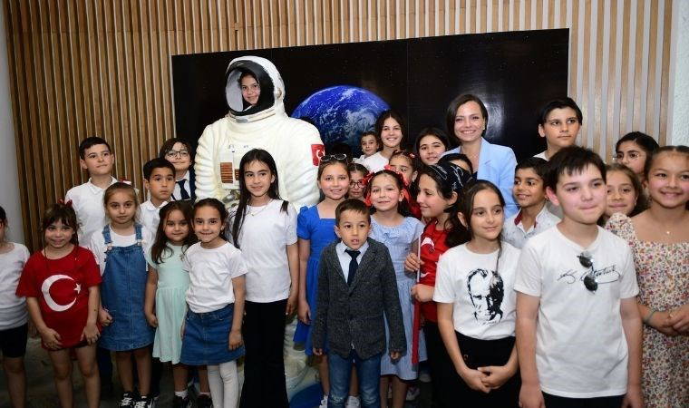 Bir astronota soru sormak ister misin?