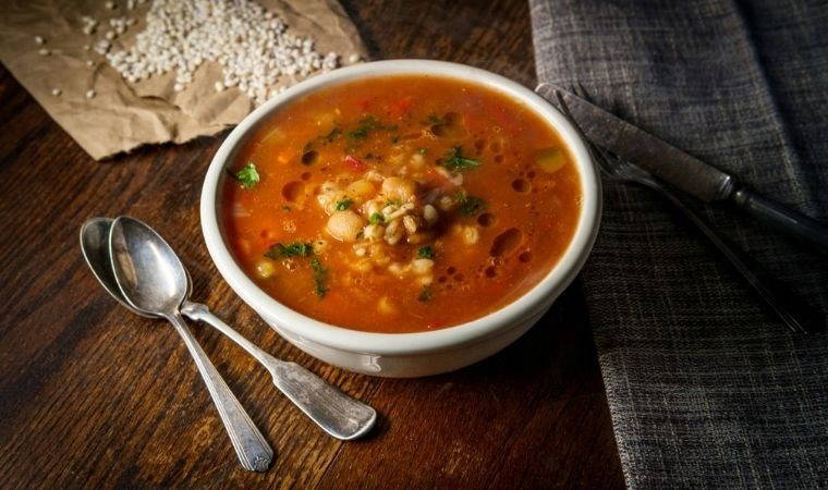 Antibiyotik yerine tükehbileceğiniz bol şifalı enfes lezzet: Vitamin deposu alaca çorbası tarifi