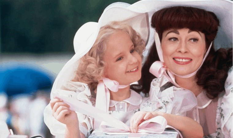 Mommie Dearest filminin konusu ne? Mommie Dearest filminin oyuncuları kim?