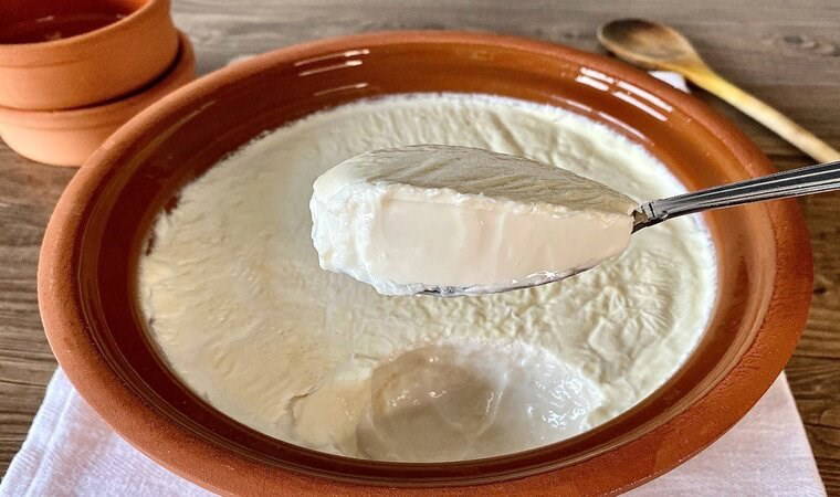 Ev yapımı taş gibi yoğurt tarifi...  1 litre sütten yoğurt nasıl mayalanır?