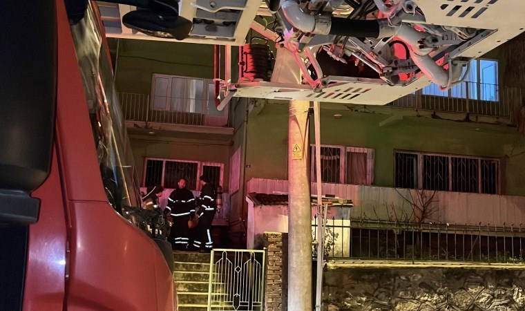 Elektrikli sobanın üzerine bırakılan mendil yangına yol açtı: 1'i bebek, 2 kişi dumandan etkilendi