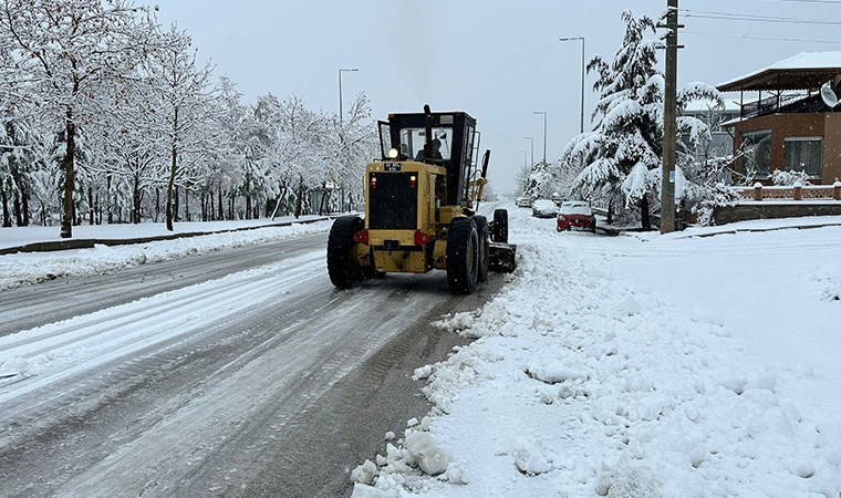 Isparta'da 'kar' esareti: Keçiborlu-Dinar kara yolu kapandı