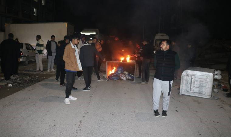 Şanlıurfa'da elektrik kesintisi protestosu... Mahalleli sokağa döküldü