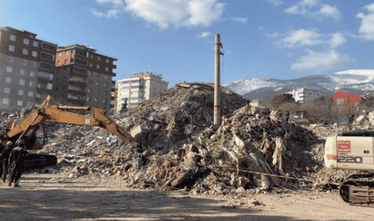 Depremde 151 kişiye mezar olmuştu...