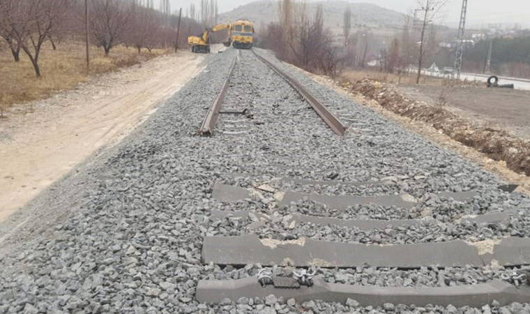 Malatya’da panik anları... Lokomotif raylardan çıktı!