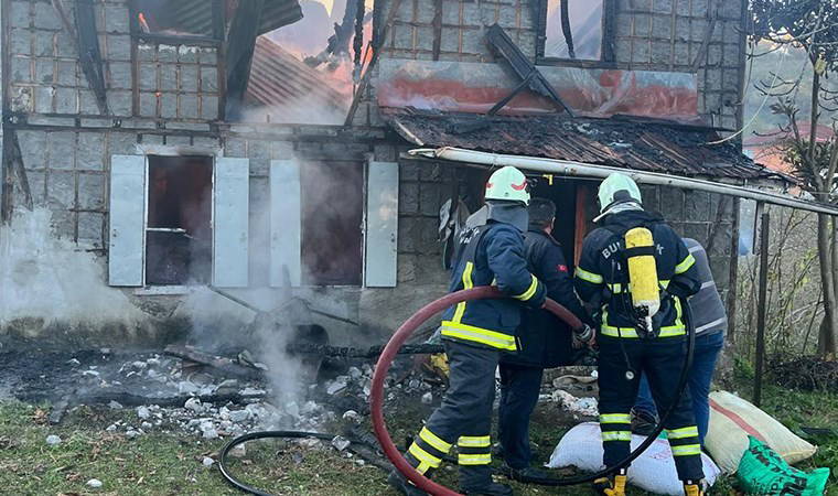 Giresun'da 2 katlı evde yangın paniği: 88 yaşındaki yatalak hasta kurtarılamadı