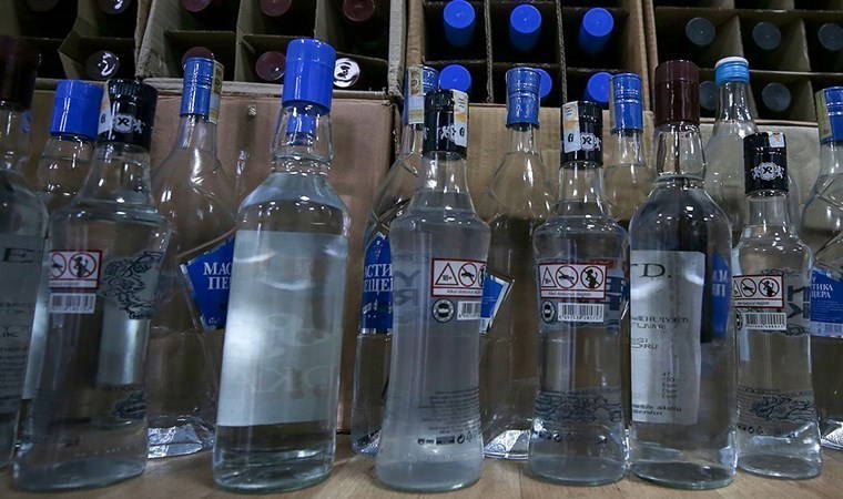 Jandarma yılbaşı öncesi baskın yaptı: Karacasu'da 'sahte içki' operasyonu