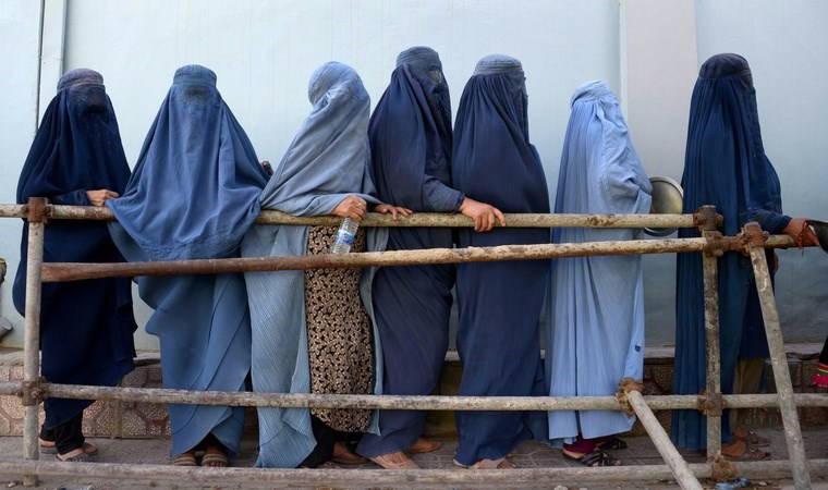 Taliban, kadınlara 'pencere' yasağı getirdi