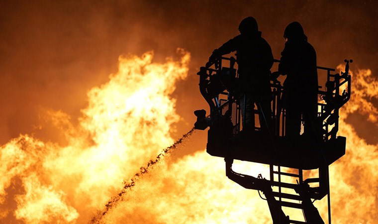 Tokat'ta taş ocağında korkutan yangın: 8 iş makinesi kül oldu