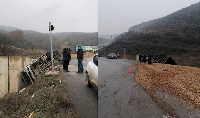 Talaş yüklü TIR devrildi: Şoför yaralandı!