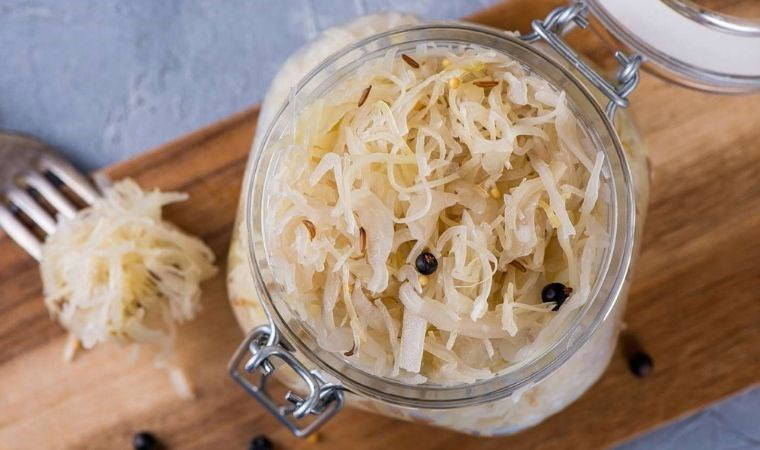Bağışıklığı güçlendiren Alman usulü lahana turşusu: Probiyotik deposu sauerkraut turşusu tarifi