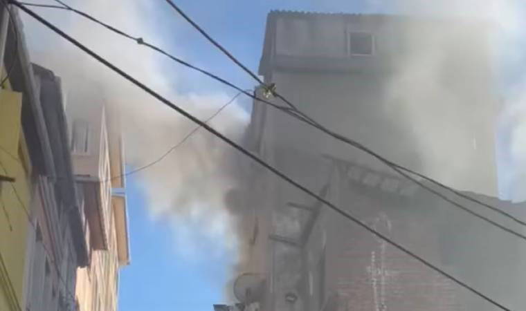 Beyoğlu’nda devrilen sobadan yangın çıktı; 3 çocuk dumandan etkilendi