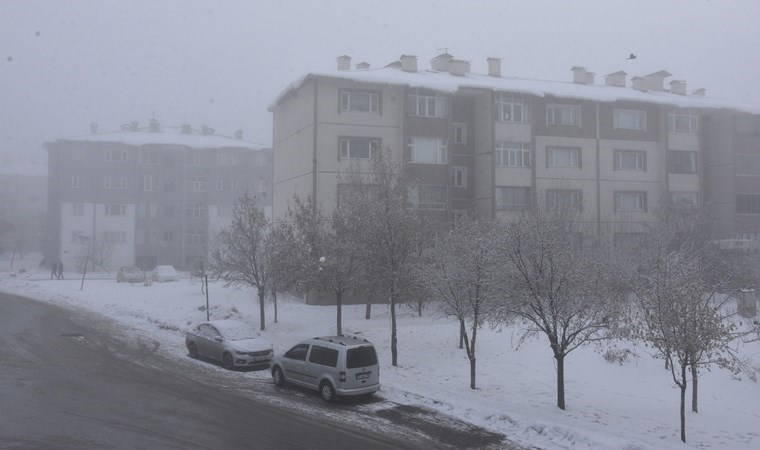 Bitlis’te yoğun sis: Görüş mesafesi düştü!