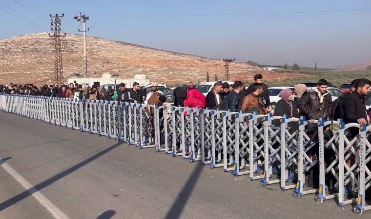 Cilvegözü'nde 'Suriye'ye dönüş' kuyruğu: Türkiye'deki Suriyeliler ülkelerine dönüyor