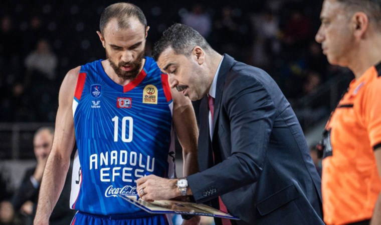 Anadolu Efes'te başantrenör Erdem Can ile yollar ayrıldı!
