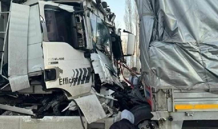 Feci kaza... İki TIR çarpıştı: 1 kişi hayatını kaybetti!