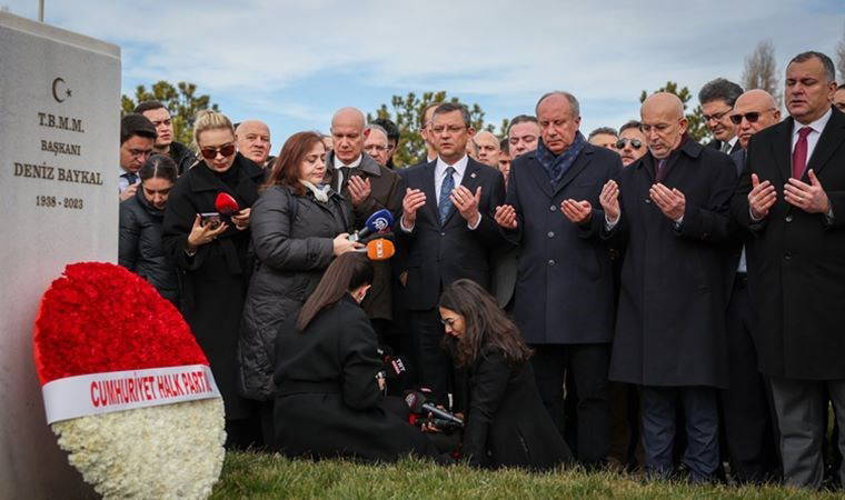 Eski CHP Genel Başkanı Deniz Baykal mezarı başında anıldı