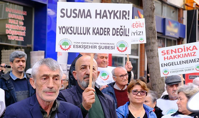 Emekliler AKP binasına yürüdü