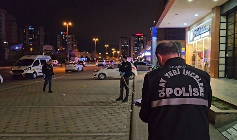 Avcılar'da 'yan baktın' tartışmasında silahlar kullanıldı