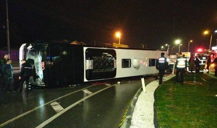 Balıkesir'de feci kaza... Yolcu otobüsü devrildi: 1 ölü, çok sayıda yaralı!