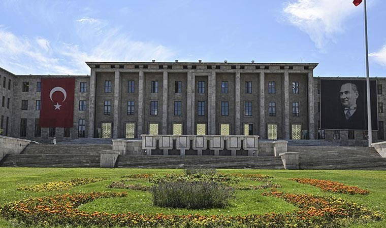 Meclis'in hediyelik eşya mağazasında en çok ne satıldı?