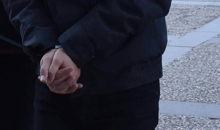 İzmir merkezli FETÖ operasyonu: 9 gözaltı