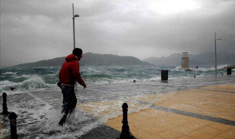Bodrum’da feribot seferlerine fırtına engeli