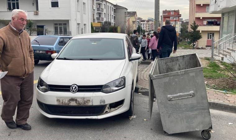 Otomobilin çarptığı çöp konteyneri 5 kişiyi yaraladı