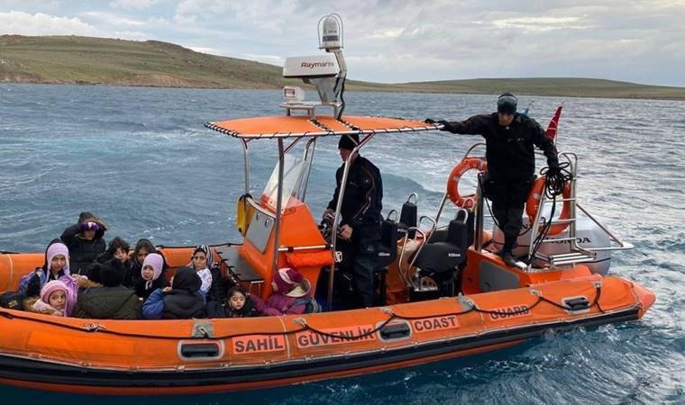 Ayvalık açıklarında mahsur kalan 27 kaçak göçmen kurtarıldı