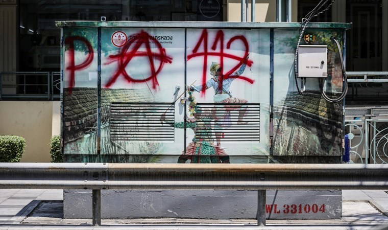 Tayland'da anarşist grafitiyi haber yapan gazetecilere gözaltı