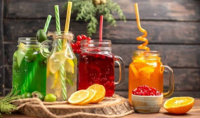 Sağlıklı kilo vermek isteyenler için enfes içecekler! İşte evde yapabileceğiniz 5 detoks suyu tarifi...