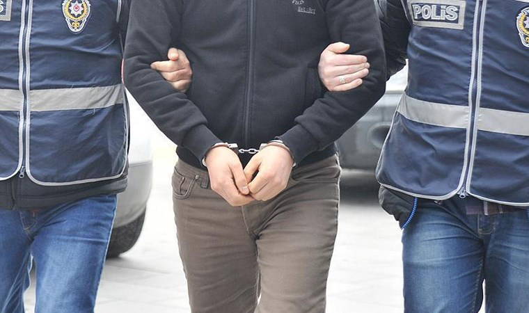 İzmir’de gazeteciler gözaltına alındı!