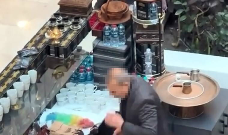Edirne'de pes dedirten anlar... İşletmeci fincanları tükürerek temizledi!