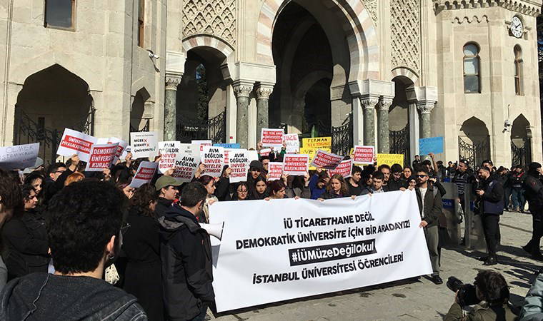 İstanbul Üniversitesi öğrencilerinden 'Duvarsız üniversite' eylemi: ‘Rektörün şahsi malı gibi işliyor’