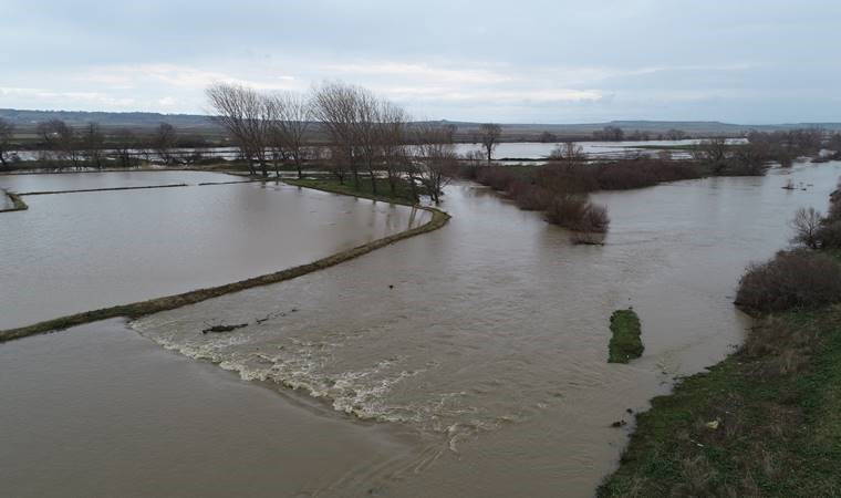Çanakkale'de tarım arazileri su altında kaldı!