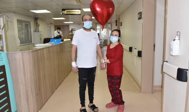 Sevgililer Günü'nde eşine böbreğini verdi