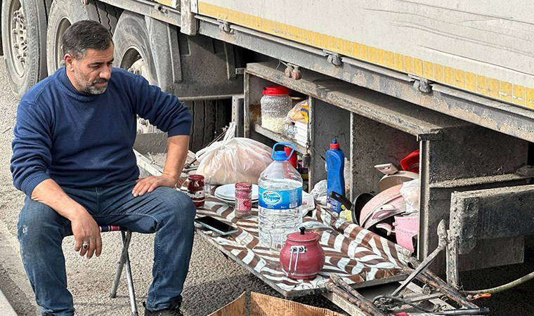 Gürbulak’ta kuyrukta bekleyen TIR şoförleri çözüm bekliyor: '14 gündür buradayım'