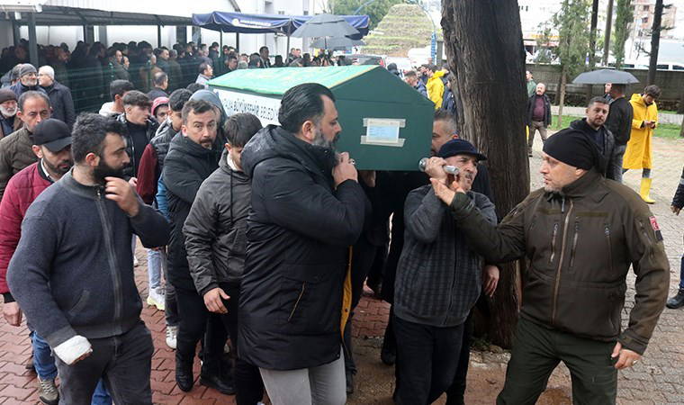 Antalya'daki sel felaketinde ölen sürücü toprağa verildi