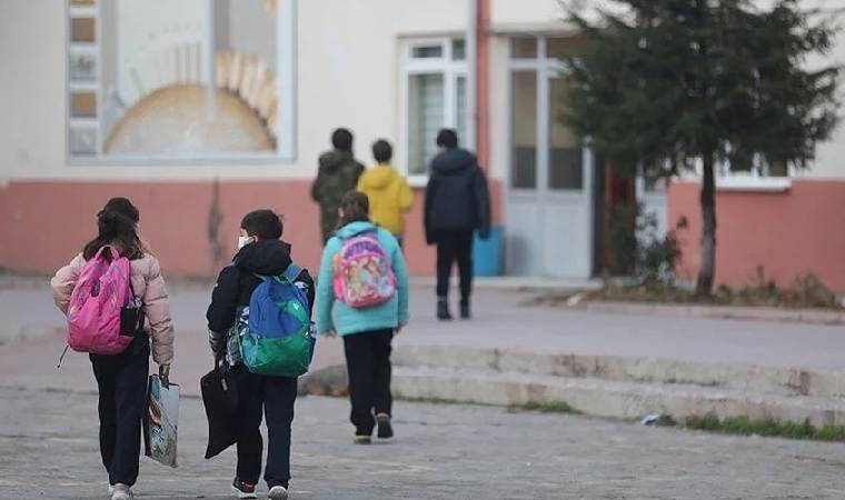 Hakkari'nin iki ilçesinde eğitime 'kar yağışı' engeli!