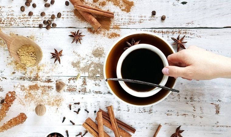 Kahvesini vitamin deposuna çevirmek isteyenlere: İşte kahvenizi zenginleştirecek 5 yöntem...