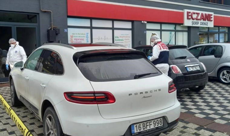 Çalışır vaziyetteki lüks araçta ölü bulundu