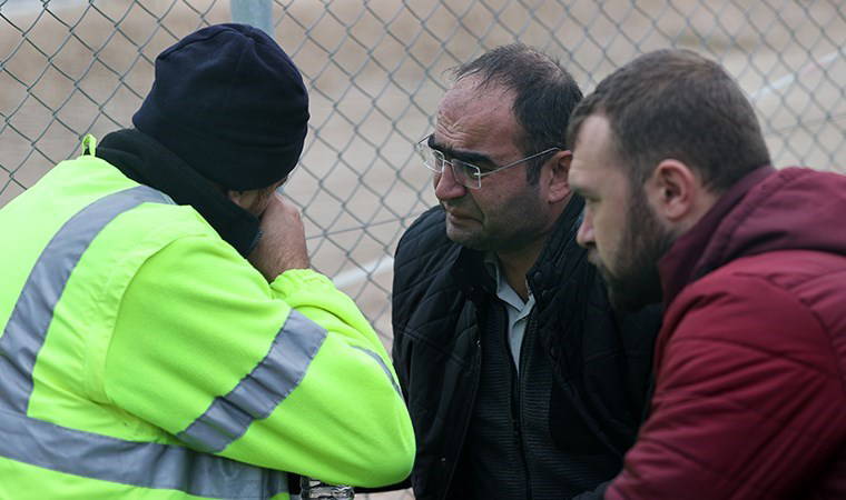 Göçük altında kalan 9 işçinin yakınları bekleyişini sürdürüyor