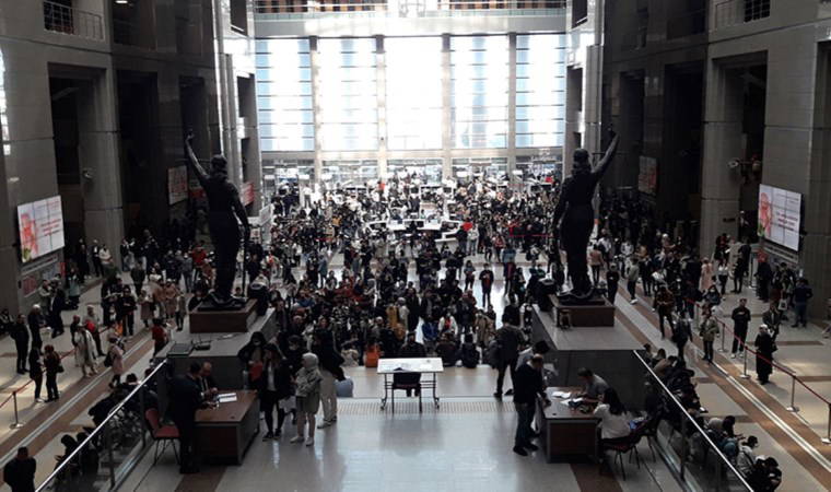 Çağlayan’daki İstanbul Adliyesi’nde hareketli dakikalar: Şüpheli kaçmaya çalıştı!