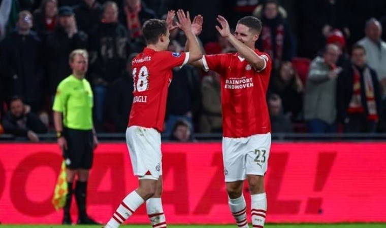 PSV Eindhoven evinde 3 puanı 2 golle aldı