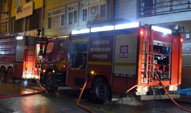 Sakarya’da korkutan market yangını!