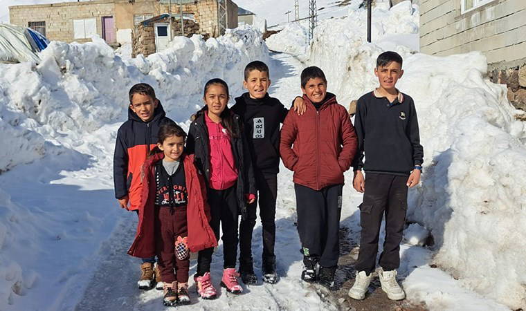 Çocuklar Türkiye’nin en yüksek köyüne kayak merkezi kurulmasını istiyor