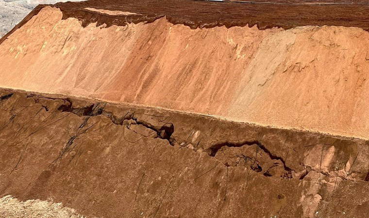 İşçiler siyanürlü toprağı temizlemeye çağırıldı