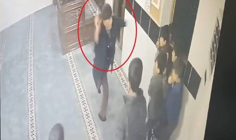 Oyun oynayan çocuklara bıçak çekti: Gözaltına alındı!