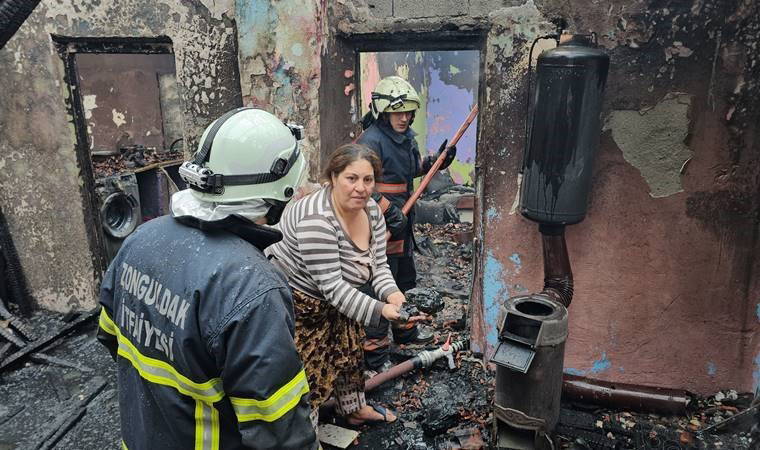 İki katlı evde yangın... Yardım kömürünün patladığı iddiası!