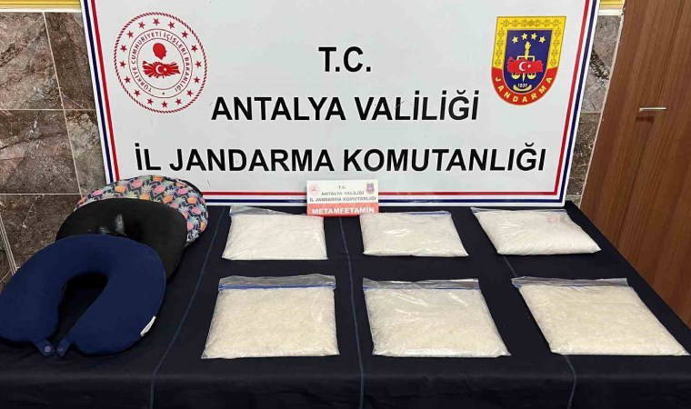 Antalya’da yolcu yastığına saklı 6 kilo uyuşturucu madde ele geçirildi